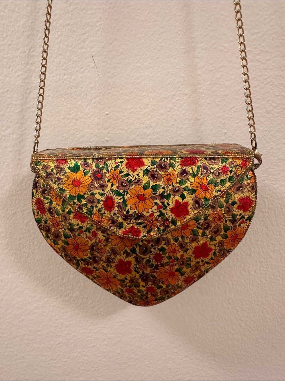 Antik Kraft Gold Floral Heart-Shaped Crossbody Bag with Red and Yellow Flowers